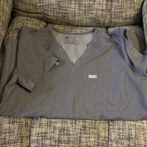 Figs Slate Gray V‑Neck Scrub Top with Chest Pocket M